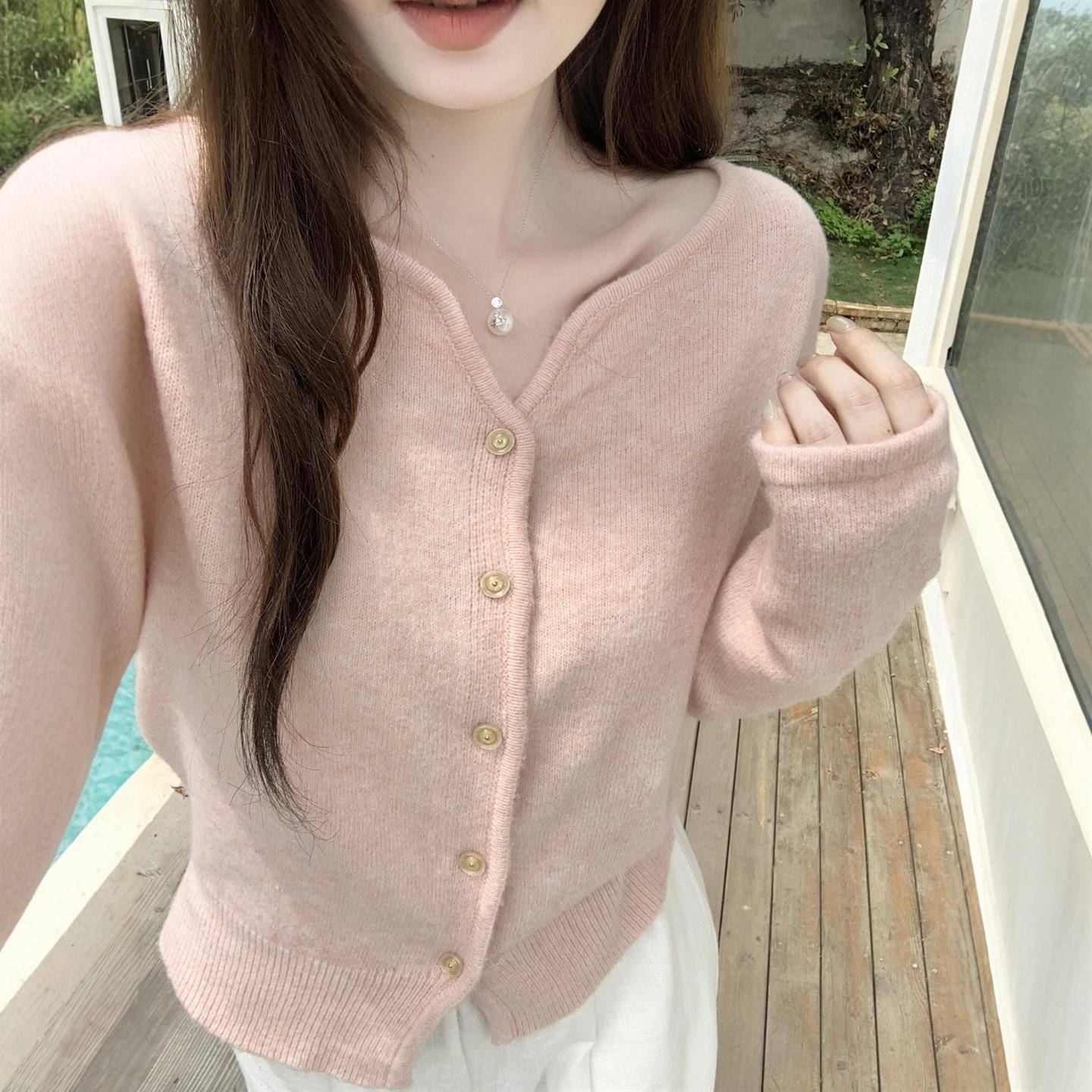 初秋新款蜜桃粉软糯针织毛衣开衫外套女别致洋气v领显瘦短款上衣