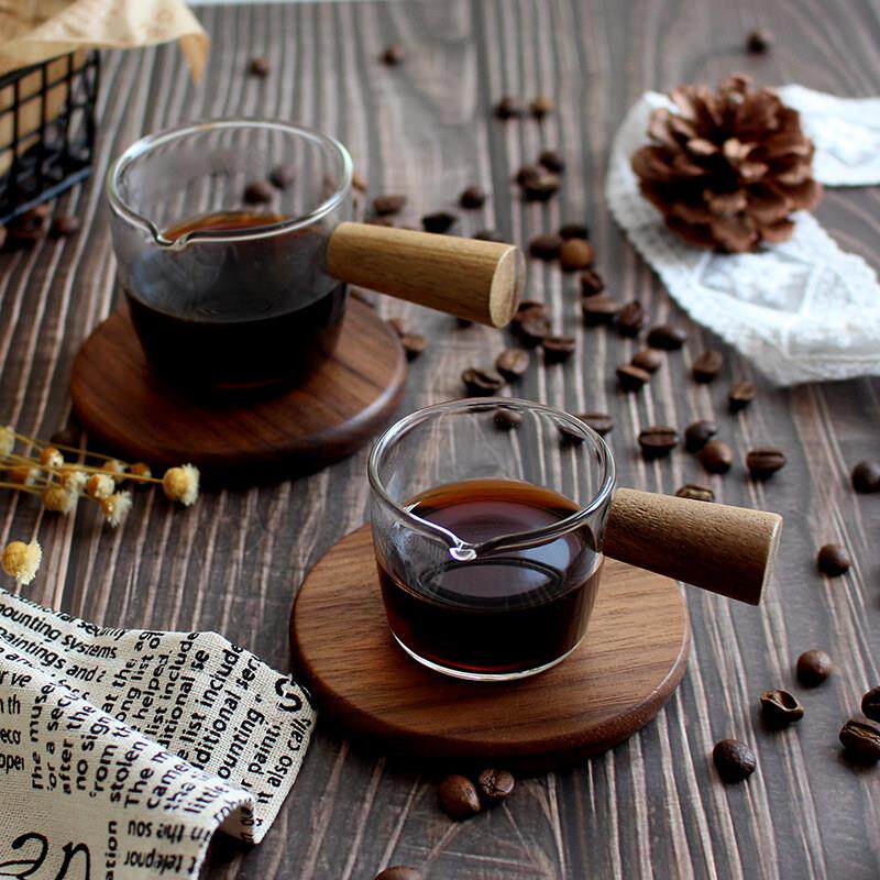 咖啡玻璃杯日式木柄杯子淘宝酱汁杯摆拍摄影道具奶盅拍照背景布景