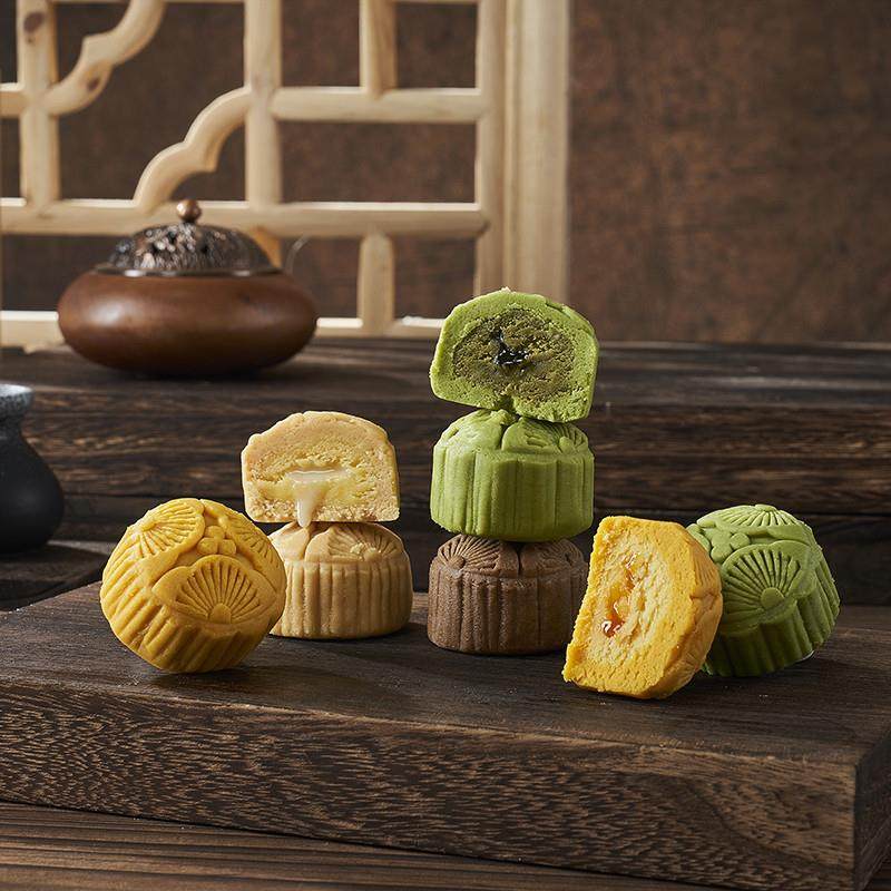 正宗25年新款脆皮流心月饼礼盒装送礼中秋公司团购散装榛果奶