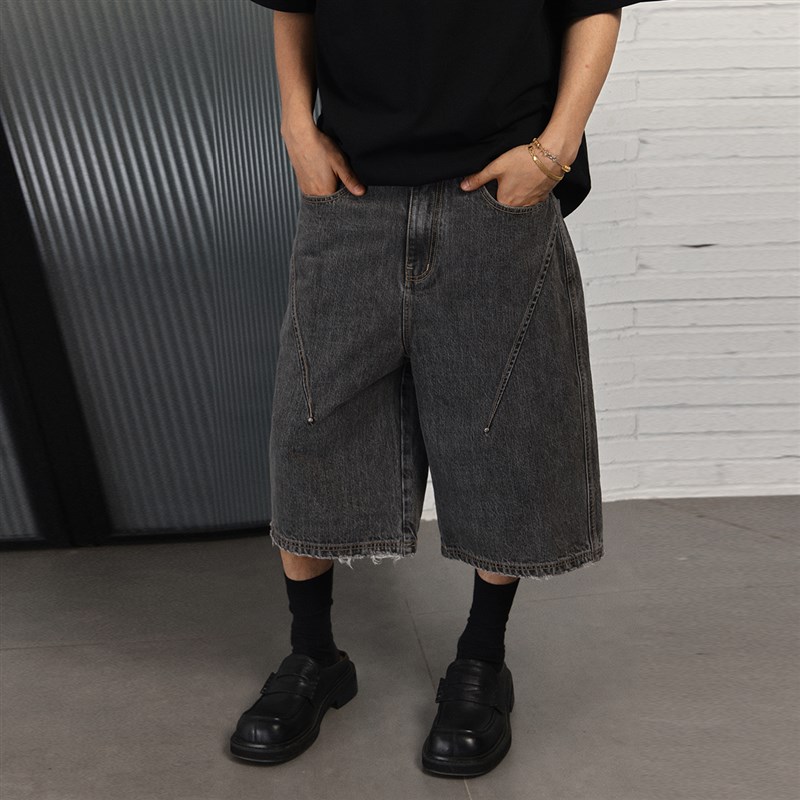 ESAT 打褶铆钉黑灰水洗七分休闲牛仔短裤