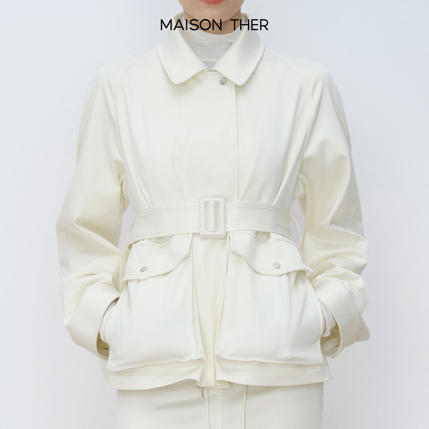 MAISON THER【25秋冬】重磅缎面短款风衣夹克贝母光泽微弹短外套
