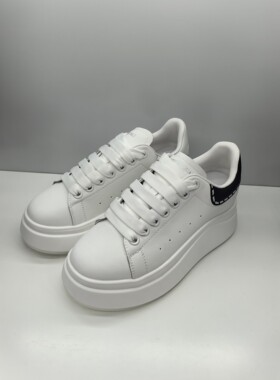 轩美诗2026年新款厚底麦昆鞋女百搭小个子超火运动休闲板鞋80599