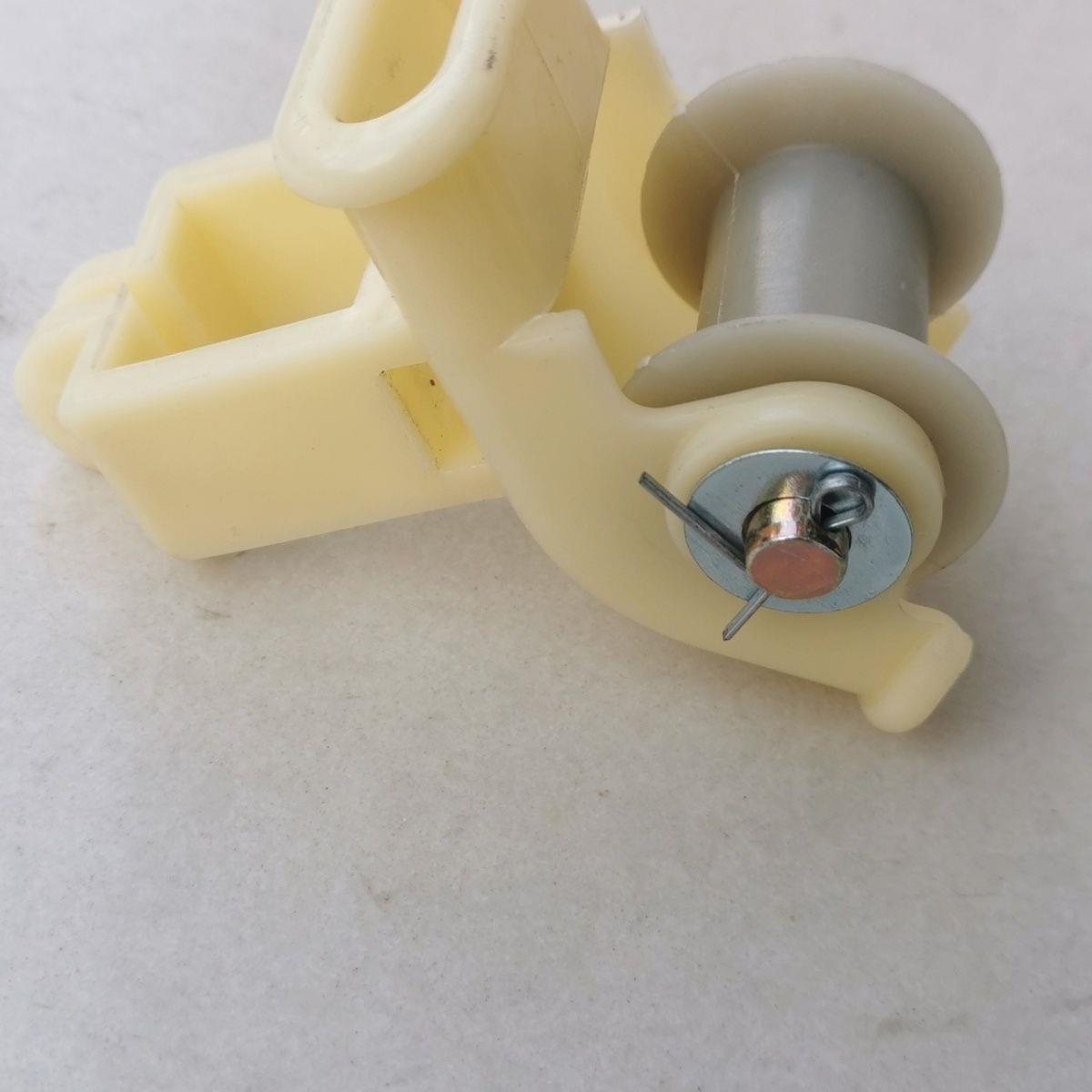 新款滴灌带铺管托防缠带铁销滴灌滴灌灌溉管托尼龙导向轮农用配件