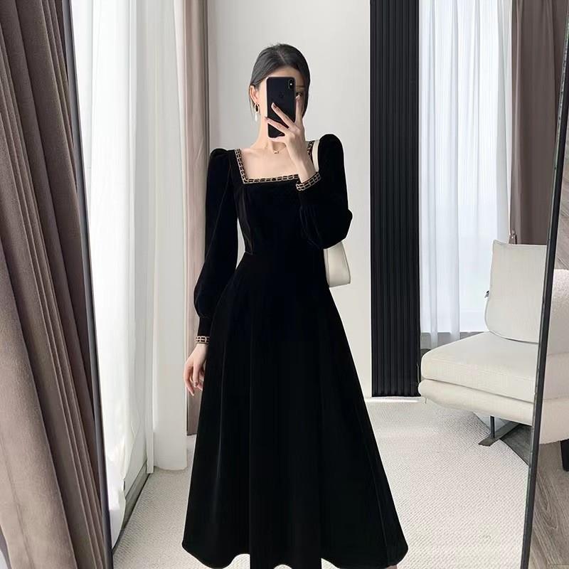 方领法式金边丝绒连衣裙女春季新款复古赫本风内搭黑色晚礼服长裙