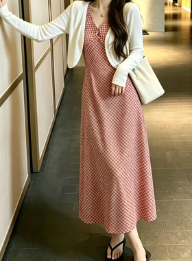 修身慵懒风格子收腰挂脖连衣裙女2026夏季新款外搭长袖开衫两件套
