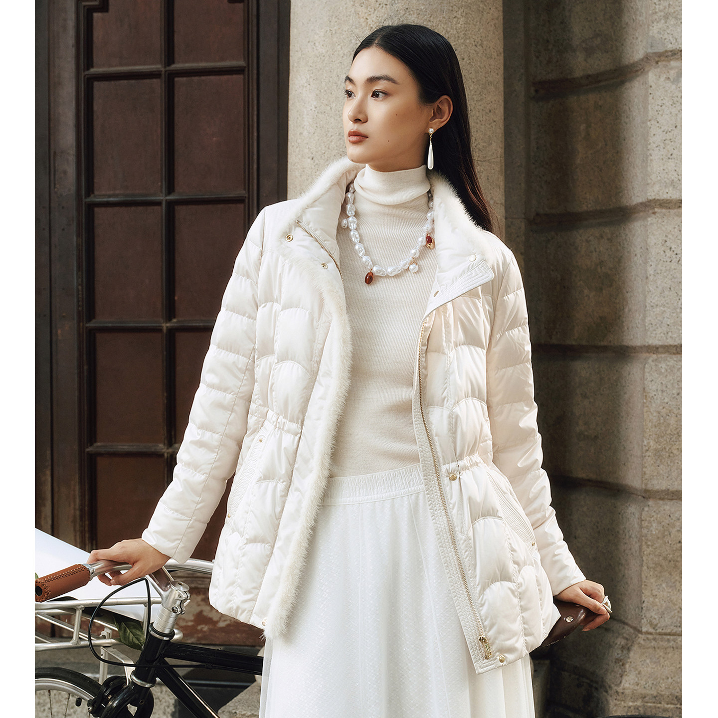 气质抽绳收腰保暖羽绒服外套