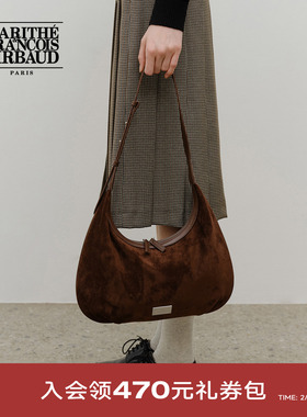 MARITHE经典LOGO仿麂皮腋下包 潮流时尚单肩包可调节肩带25年秋冬