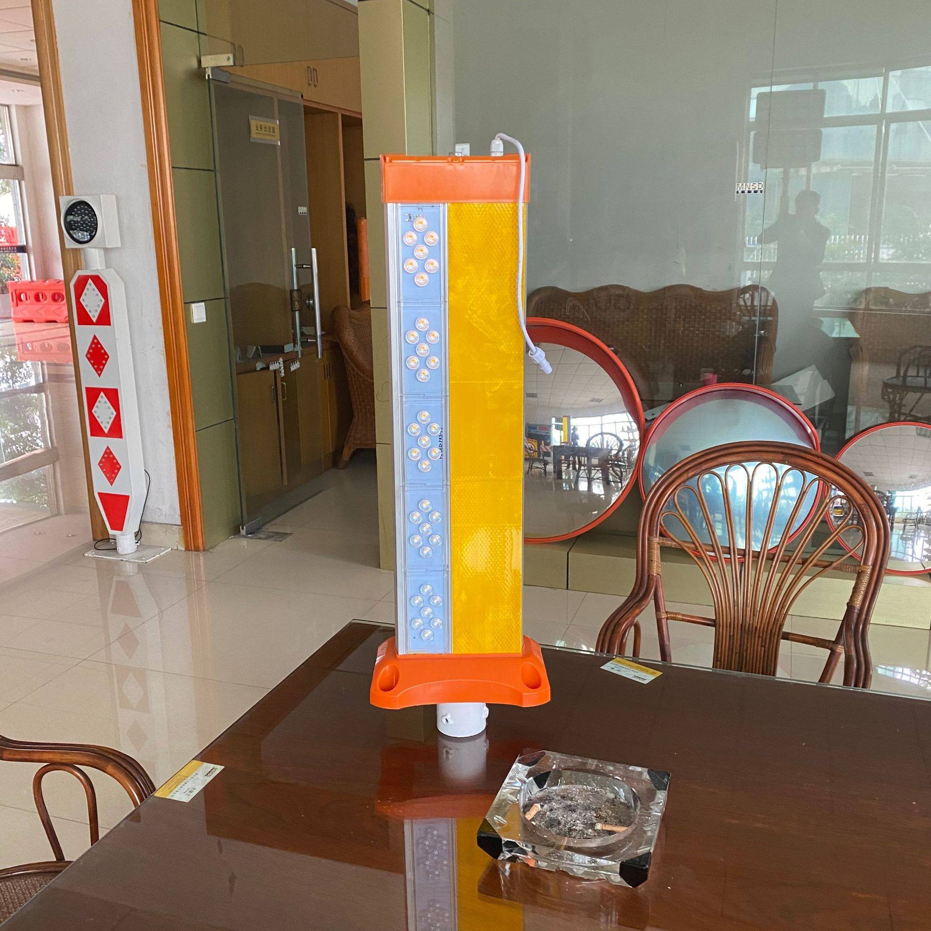 安能太阳能边缘警示柱雾灯超亮LED同步防雾系统警示灯同步爆闪灯,模玩/动漫/周边/娃圈三坑/桌游,文化/体育周边,淘宝优惠券,粉丝福利购,淘宝优惠卷