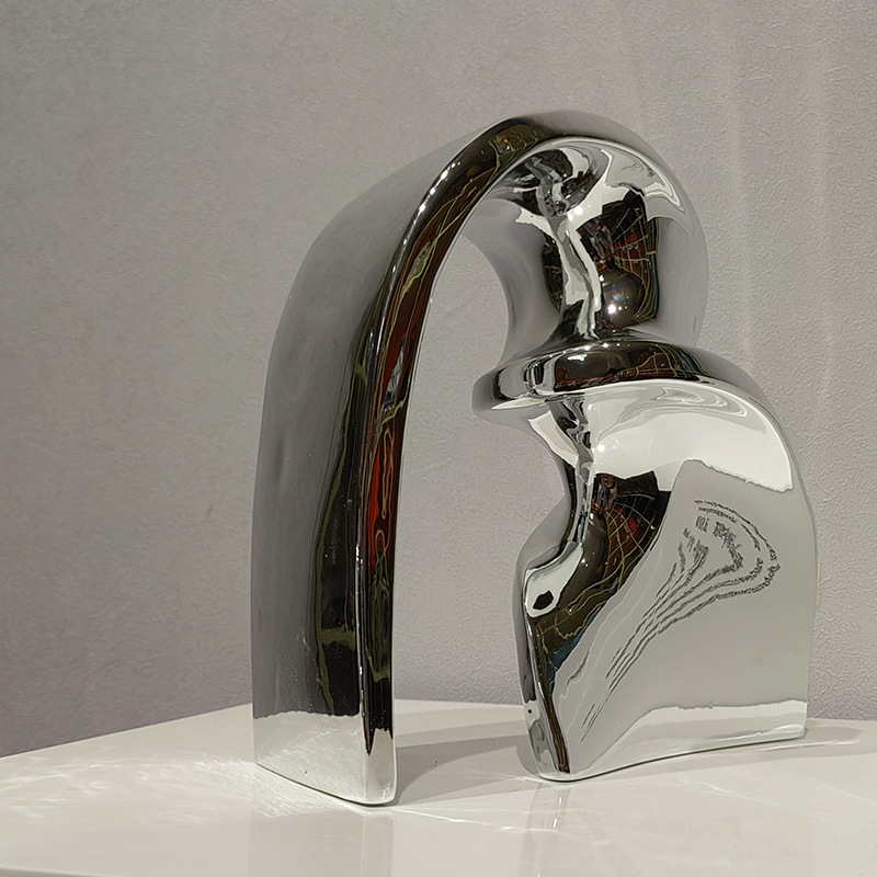 现代极简创意扭曲条形艺术树脂摆件样板间酒店客厅桌面软装饰品