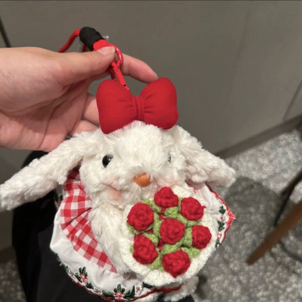 毛绒玩偶钥匙扣女生书包垂耳兔子包包挂件高级感公仔可爱卡通挂饰