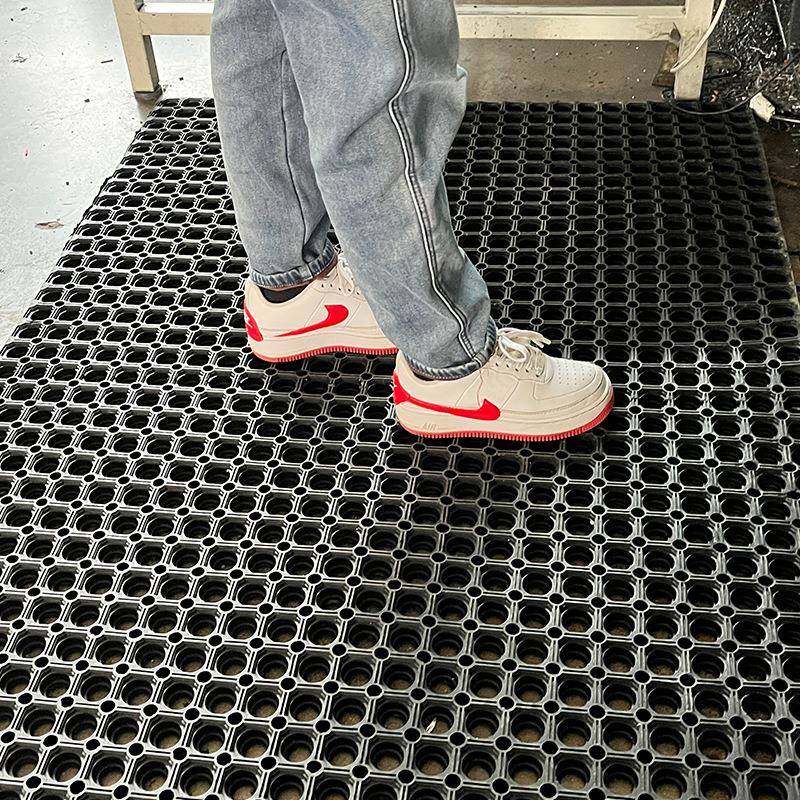 商用pvc抗疲劳橡胶地垫车间防滑疏水地垫卫生间轻奢厨房防滑垫