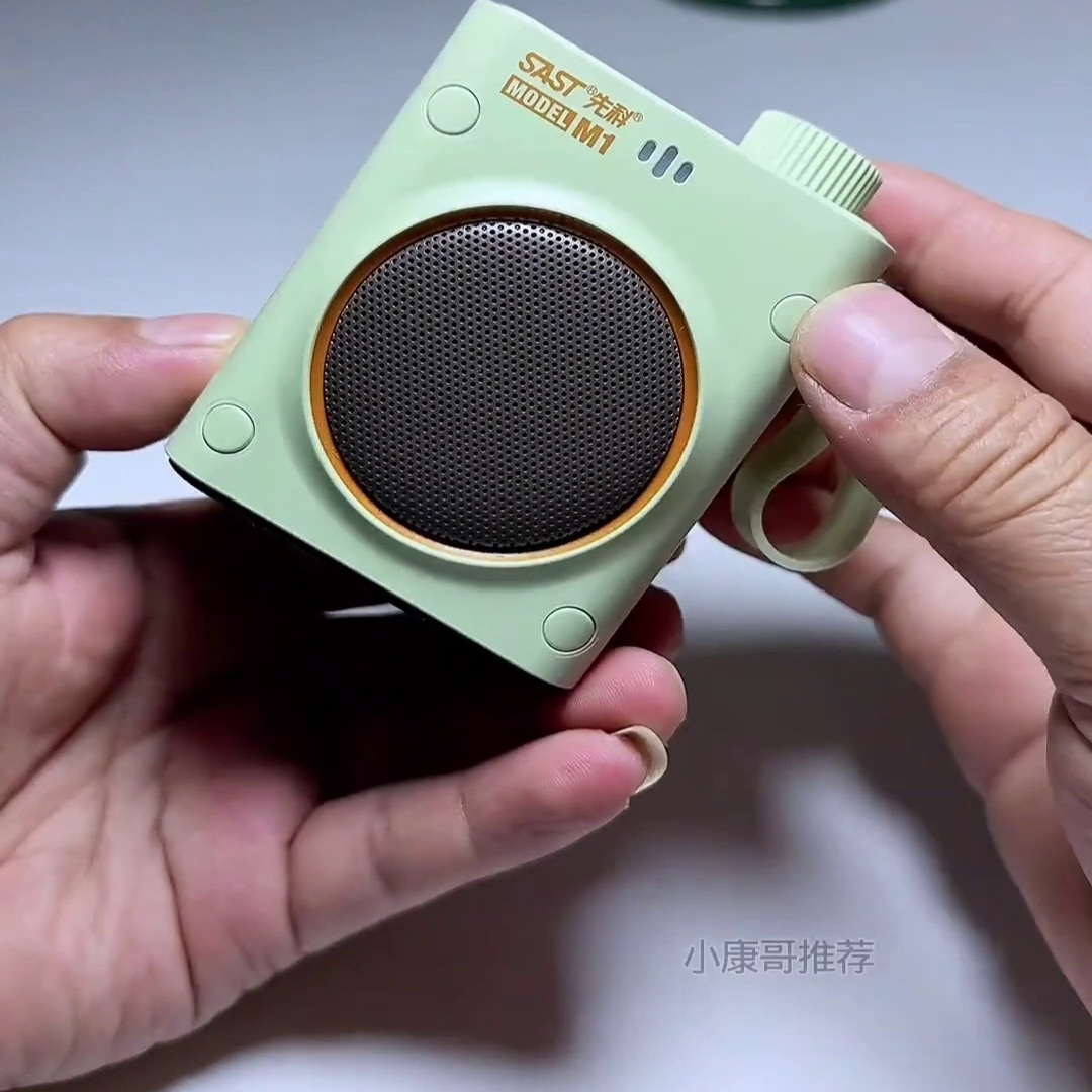 2025新款无线蓝牙音箱高音质复古便携式多功能播放器外放