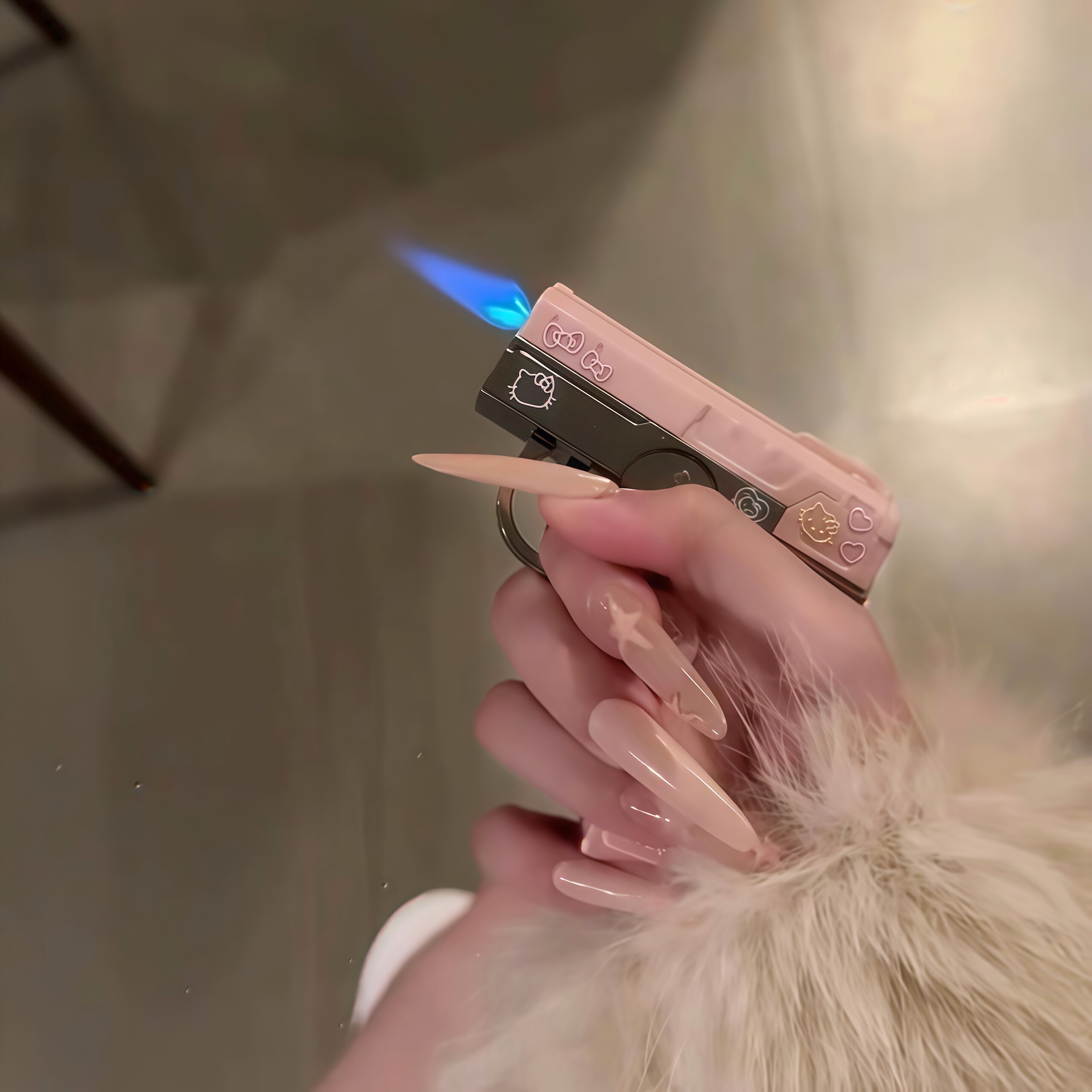 粉色手枪造型旋转防风打火机