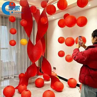 春节氛围场景布置新年氛围布置装饰2026新年装饰品瓦楞纸红灯笼过