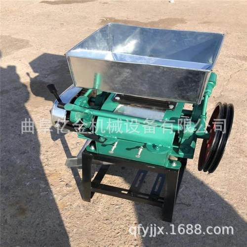 东北玉米制糁机厂家玉米绿豆高粱破碎机花生去皮粉碎机图片