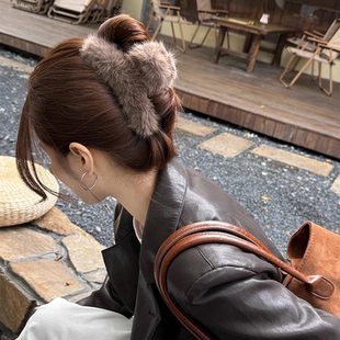 复古秋冬大号毛毛绒抓夹女高级感2025新款鲨鱼夹发量多发夹后脑勺
