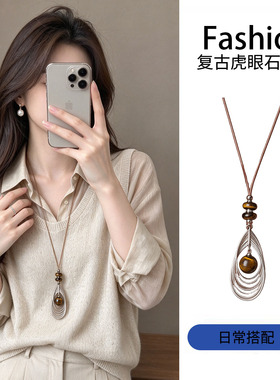 秋冬轻奢虎眼石金雀羽毛衣链女