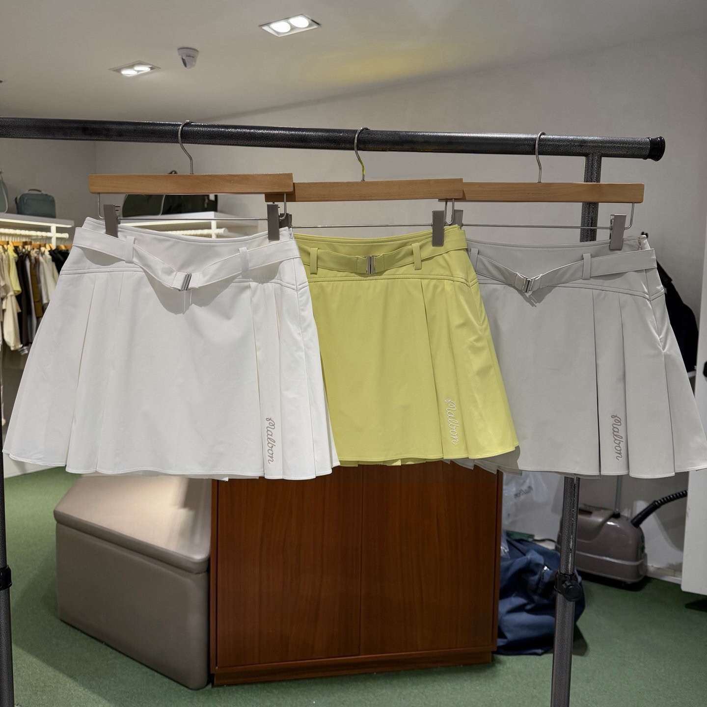 女士高尔夫球服百褶后摆短裙