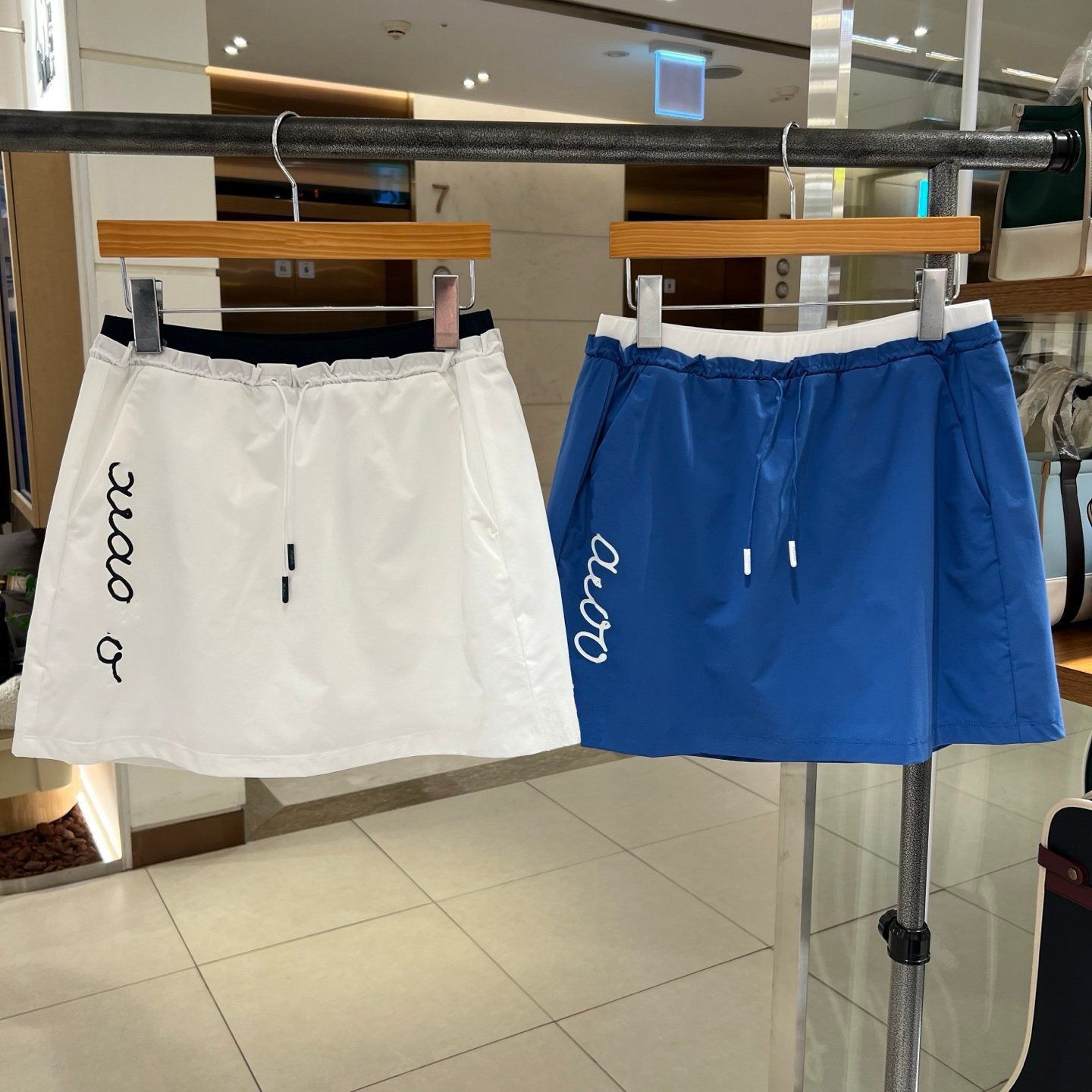 韩国高尔夫球服女士休闲短裙26春夏新款golf运动松紧腰字标半身裙,运动/瑜伽/健身/球迷用品,高尔夫裙,淘宝优惠券,粉丝福利购,淘宝优惠卷