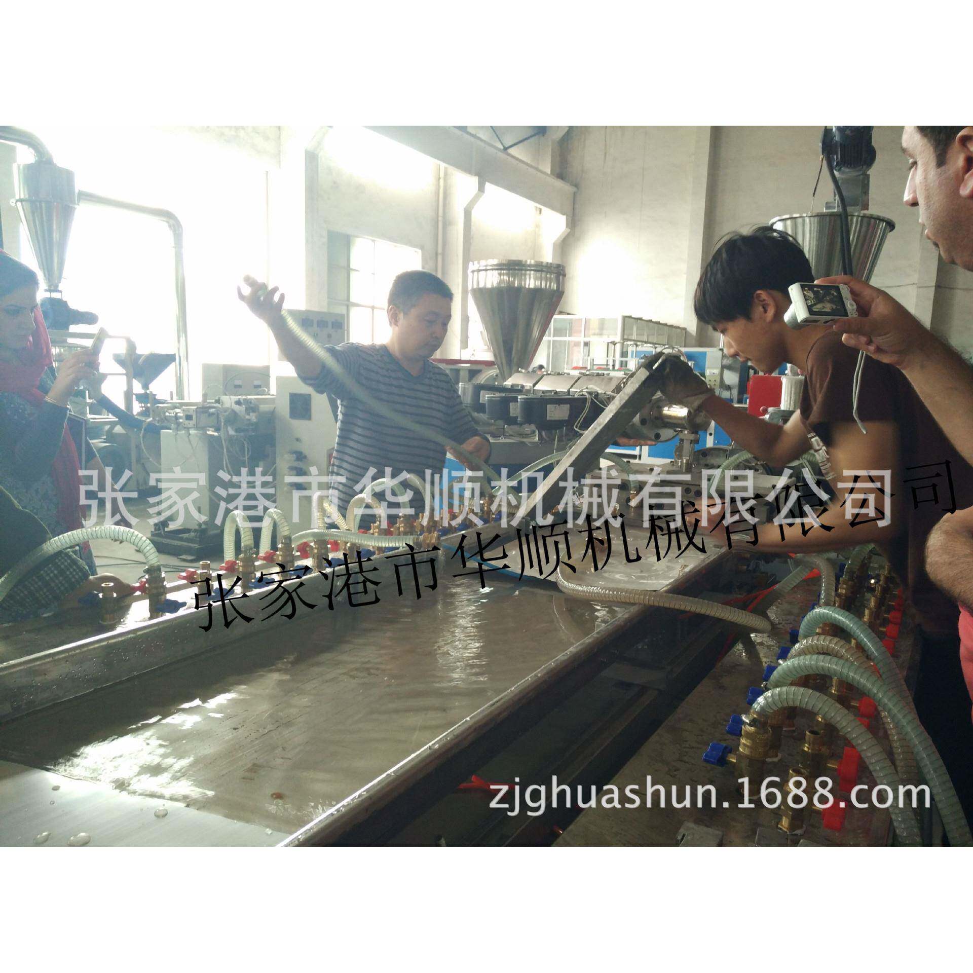 厂家直供PVC竹木纤维集成墙板挤出设备13773257086