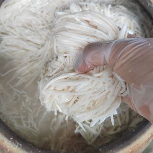 新货云南德宏傣族傣味酸笋臭笋酸臭脆嫩笋丝酸辣螺丝竹笋腌制笋子