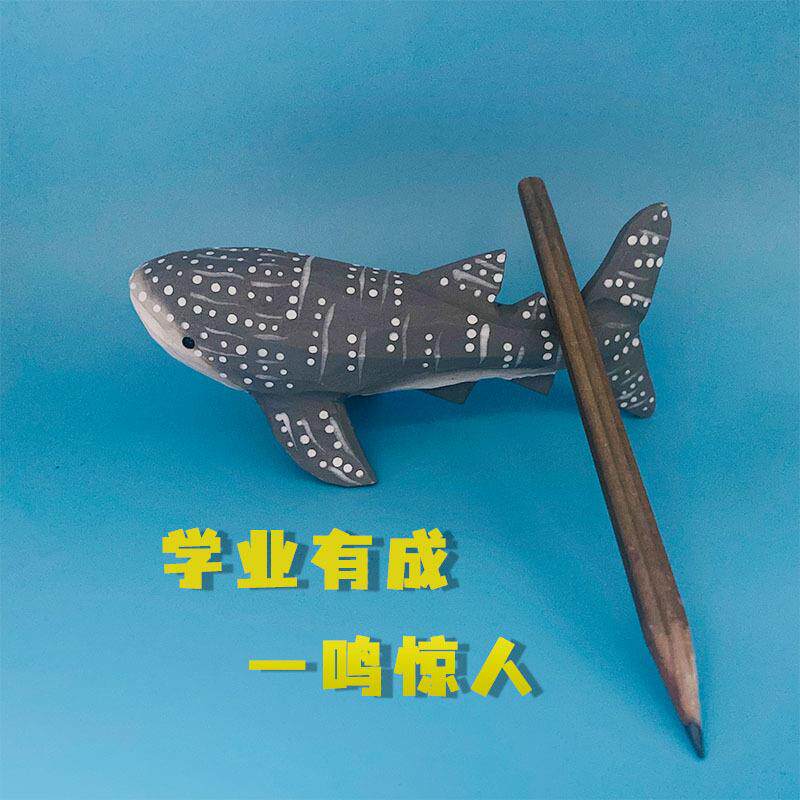木雕摆件鲸鲨手工雕刻海洋动物地摊摆摊夜市摆件木制工艺品可托笔