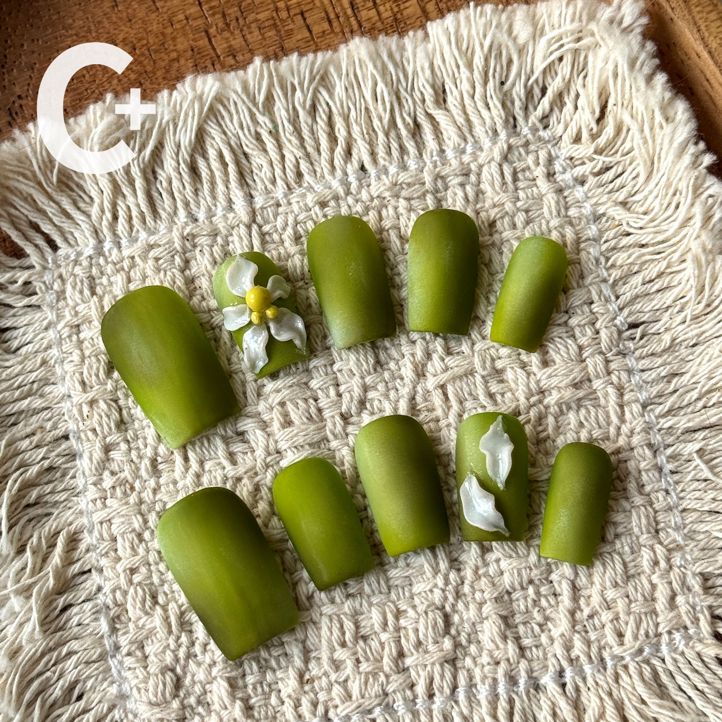 C+白花·青提鎏金 美甲穿戴甲立体雕花极光绿色晕染哑光手工短甲