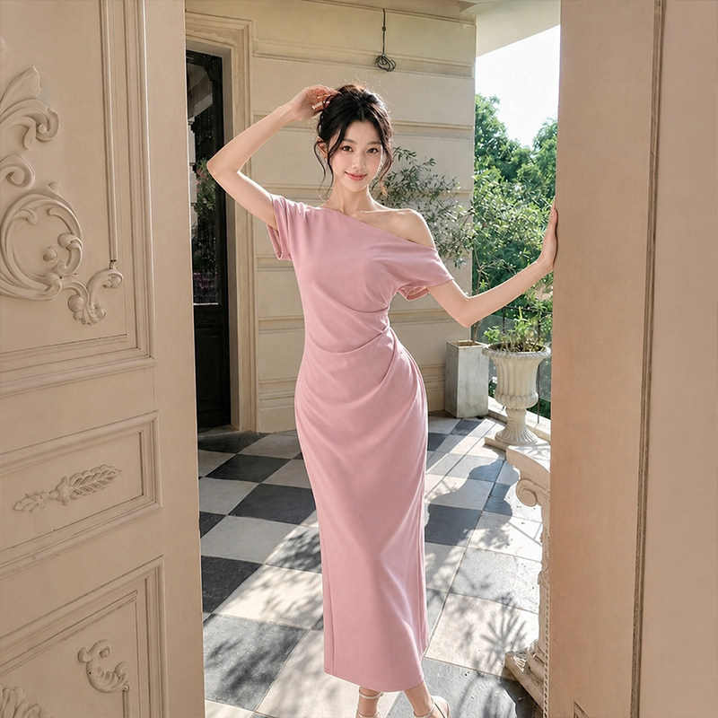 轻奢风粉色一字肩连衣裙女2026夏款收腰修身包臀高级感气质礼服裙