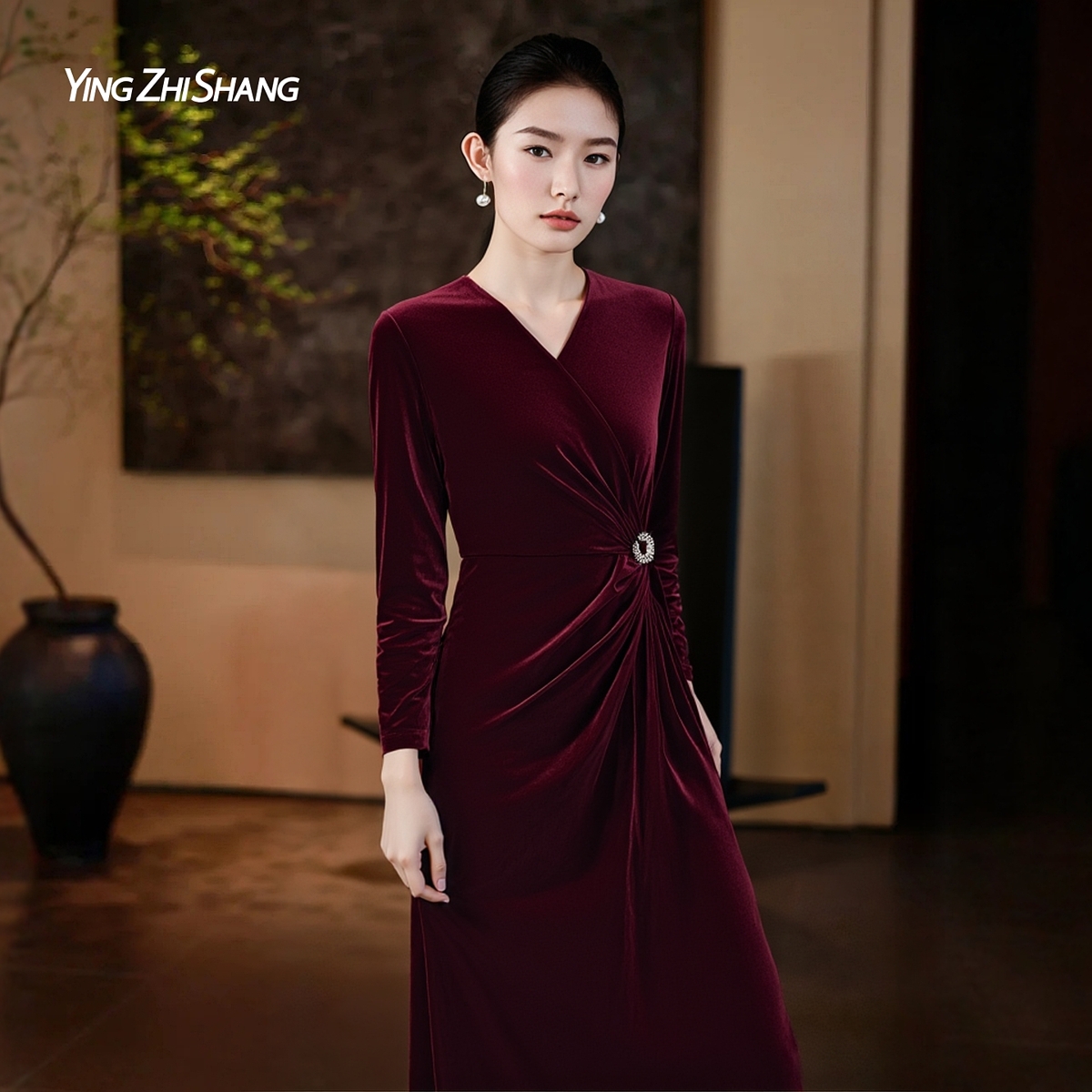 安可拉红丝绒收腰连衣裙