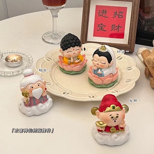 欢喜神仙摆件财神爷佛系治愈办公室桌面工位创意招财车内饰品装饰