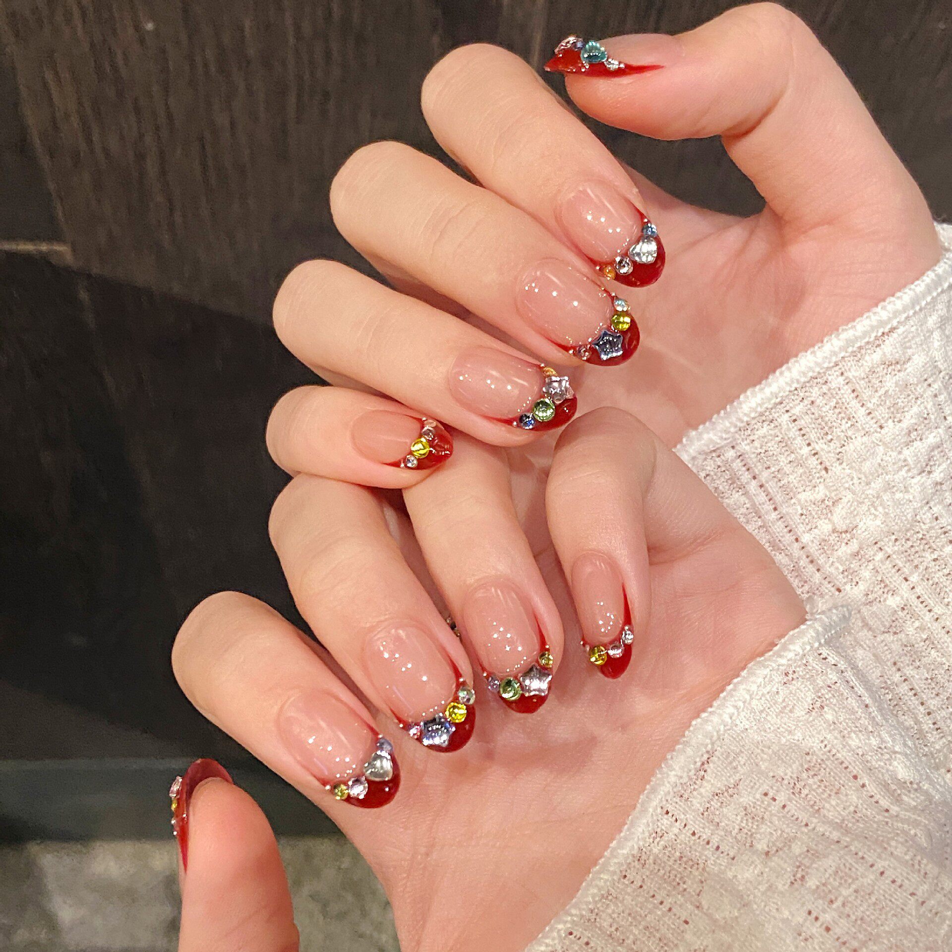 艺禾 酒红闪钻手绘法式八方来财短款满钻显白假指甲纯手工穿戴甲