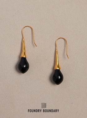 FOUNDRY BOUNDARYFOUNDRY BOUNDARY石榴花苞长耳钩金色黑树化石