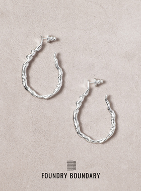 FOUNDRY BOUNDARY纽纹交叠耳环大