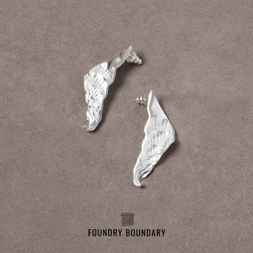 FOUNDRY BOUNDARY螺旋褶皱耳钉
