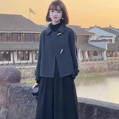 高端春季款大衣女小个子2025春季新款娃娃领短款牛角扣毛呢外套