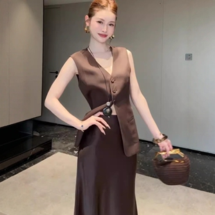 高级小众不撞款气质裙装夏季2025新款名媛风咖色上衣两件套女装