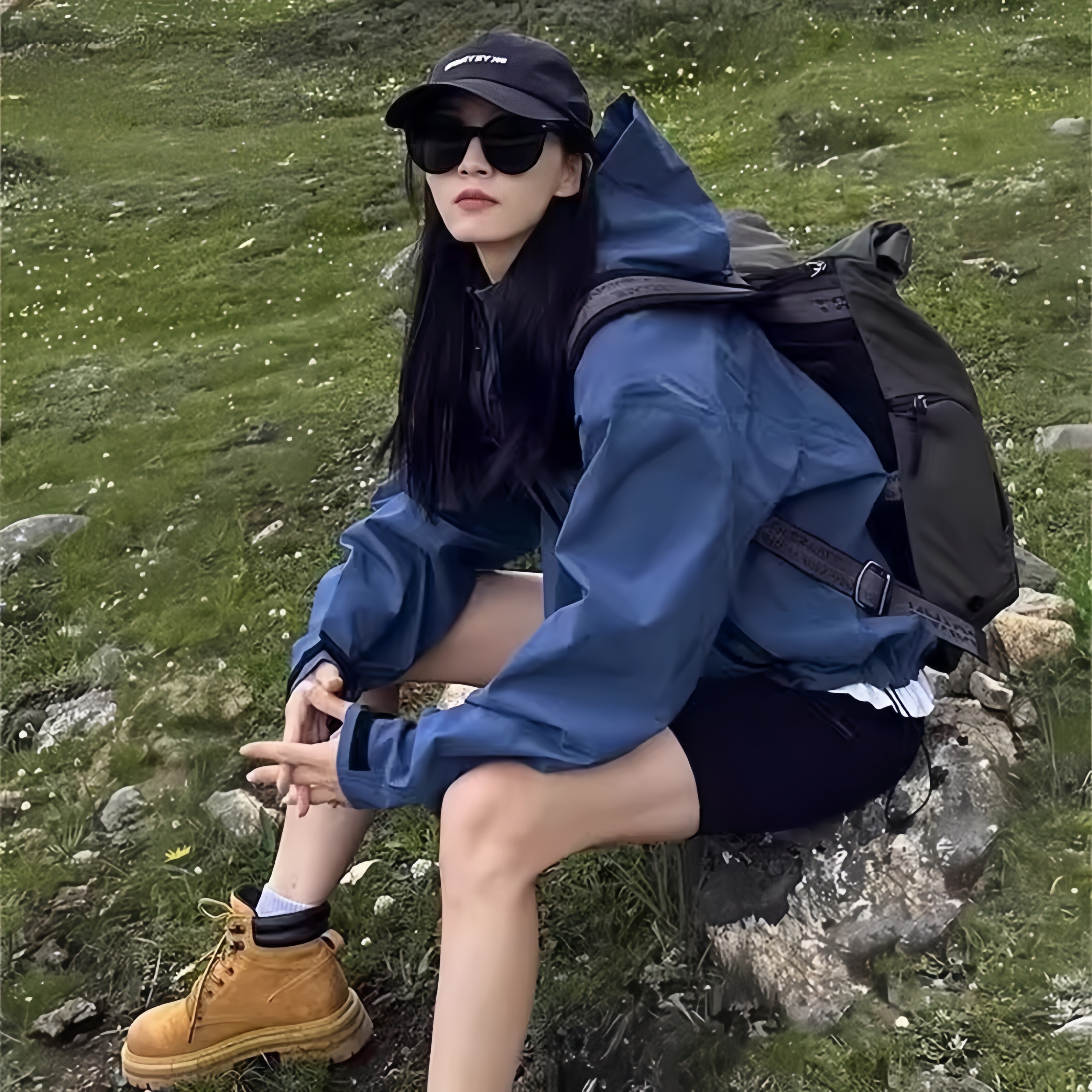 日本2026春季户外硬壳外套进藏连帽登山服徒步露营防风防水冲锋衣