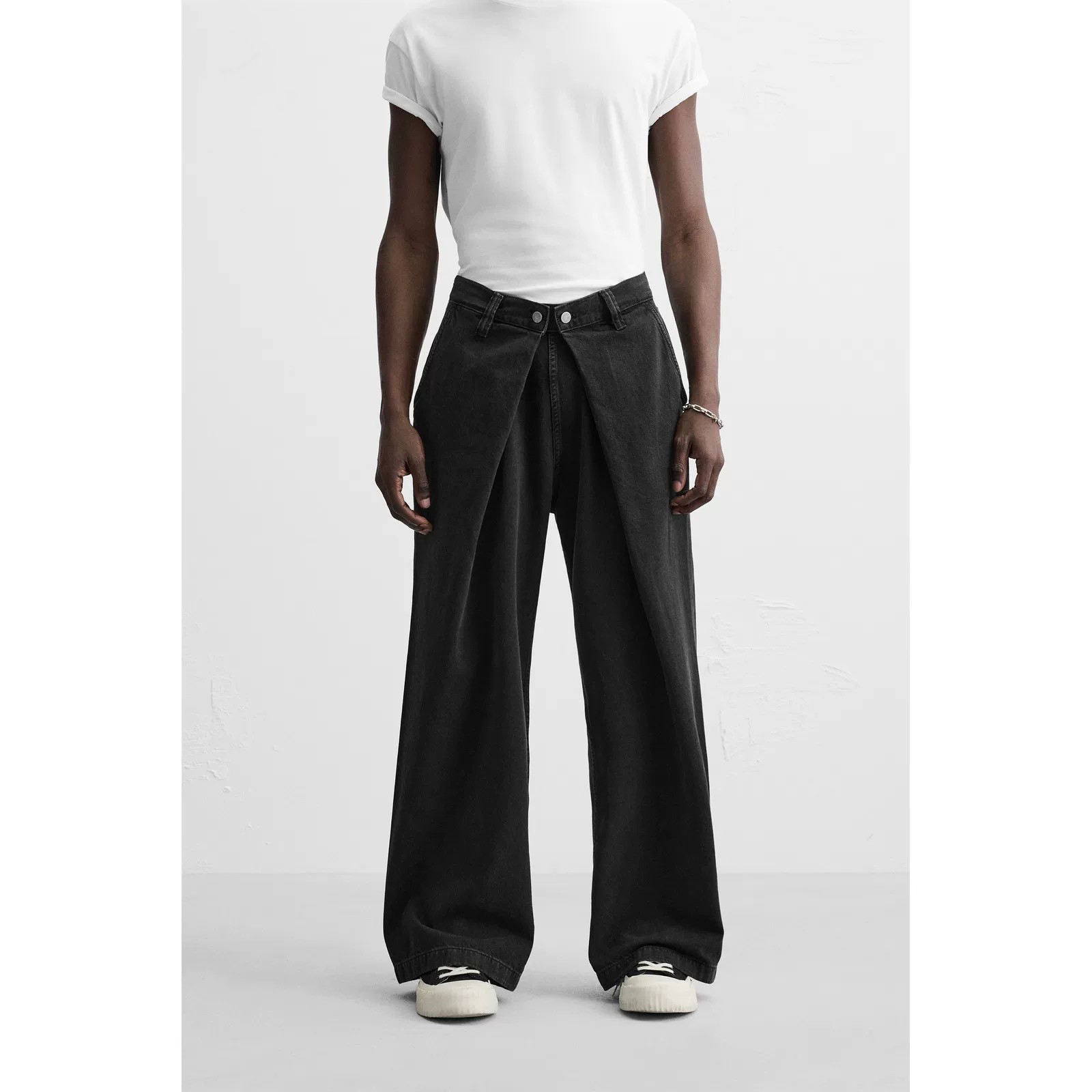 25春季新品 男装 棉质简约休闲舒适打褶宽松牛仔裤 0840444