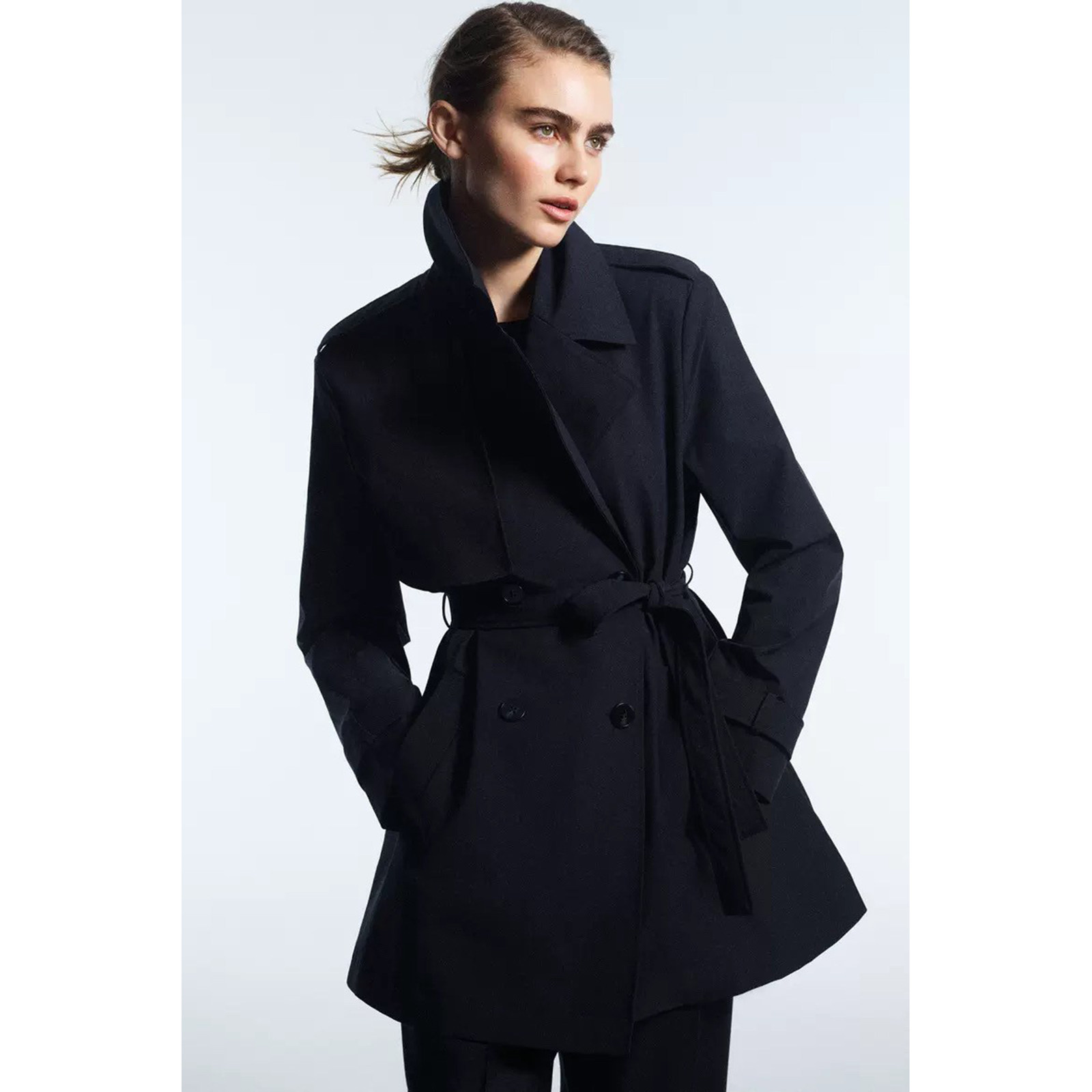 2025 春季新品 女装 配腰带翻领长袖半长款风衣 8073040 401