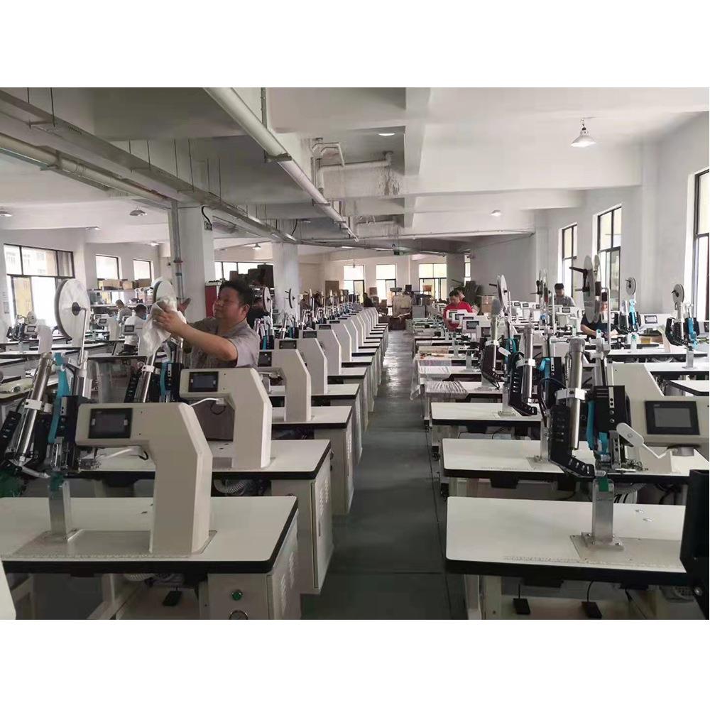 隔离防护服热风压胶机雨衣冲锋衣热风封口密封机压条粘合机