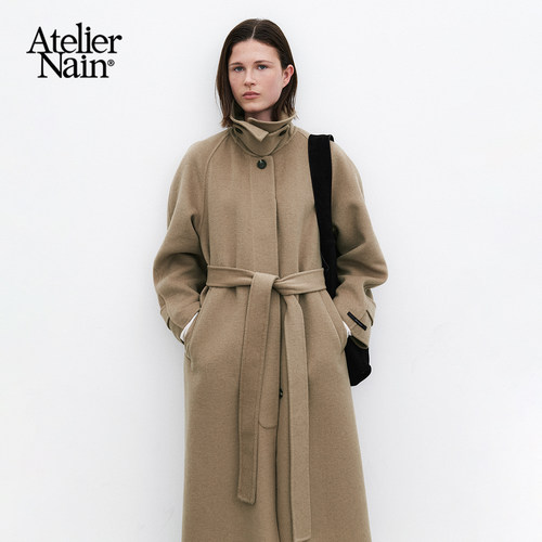 毛呢大衣包含围巾、手套