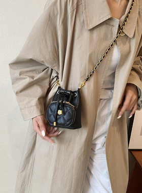 爆款超火精致mini链条小包包女2025新款流行轻奢小众高级感斜挎包