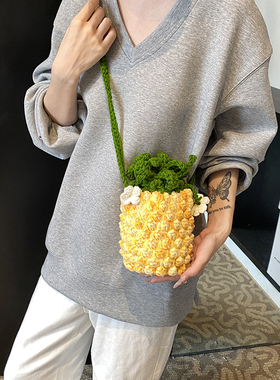 2025新款手工钩织毛线菠萝凤梨成品mini包包单肩斜挎包零钱手机包