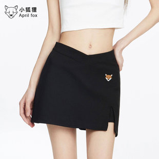 英国April Fox小狐狸设计感百搭v腰半身裙女2026夏黑色简约半身裙