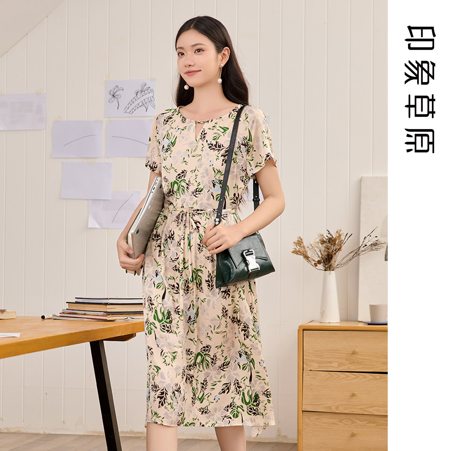 25夏季新品桑蚕丝修身圆领连衣裙