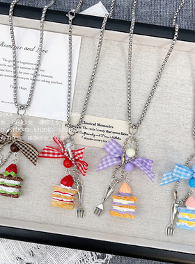 捧猫家-多巴胺草莓小蛋糕吊坠