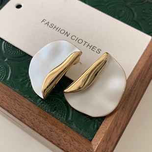 不规则白色圆片耳环轻奢小众设计感耳钉高级感精致气质冷淡风耳饰