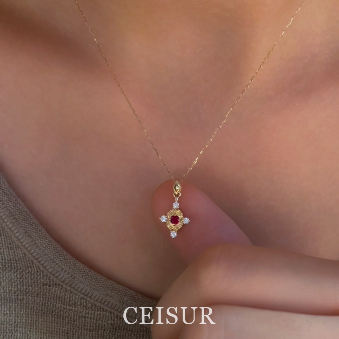 复古金色拉丝仿红宝石十字架项链