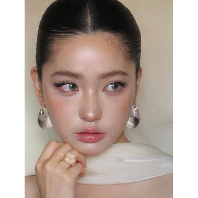 欧美风大逗号清透水滴树脂耳钉