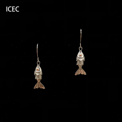 中古银色锦鲤吊坠耳环复古设计感